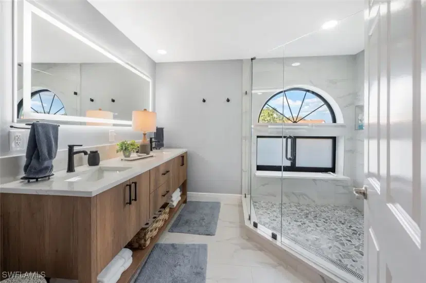 Picture of 637 Beachwalk Cir E202, Naples FL 34108