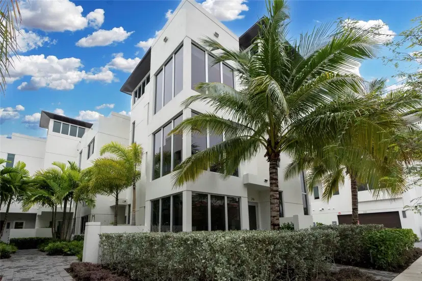 Picture of 246 Garden Ct 246, Lauderdale By The Sea FL 33308