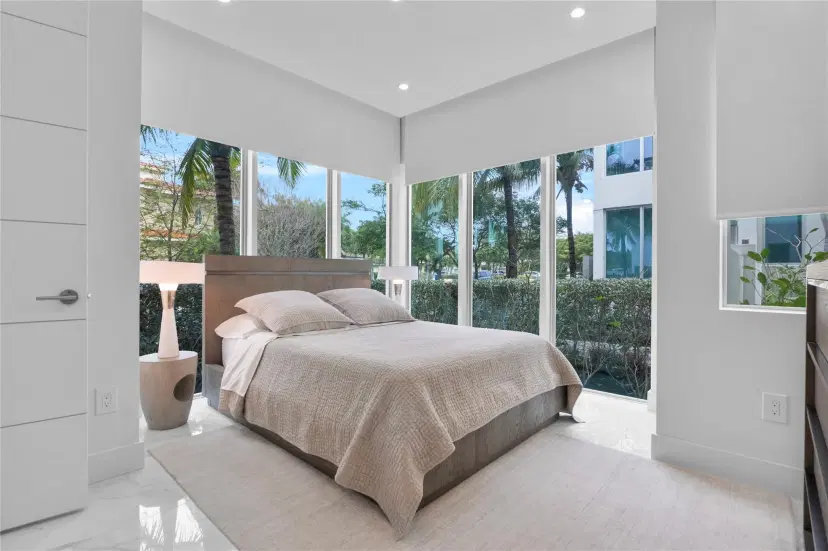 Picture of 246 Garden Ct 246, Lauderdale By The Sea FL 33308