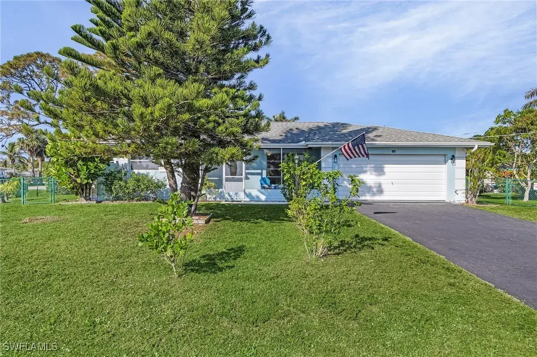 Picture of 105 Valley Dr, Bonita Springs, FL 34134