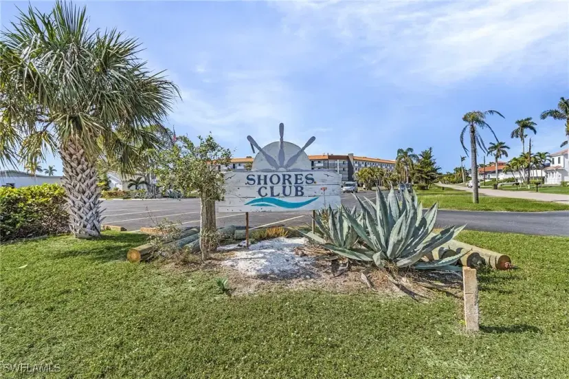 Picture of 105 Valley Dr, Bonita Springs FL 34134