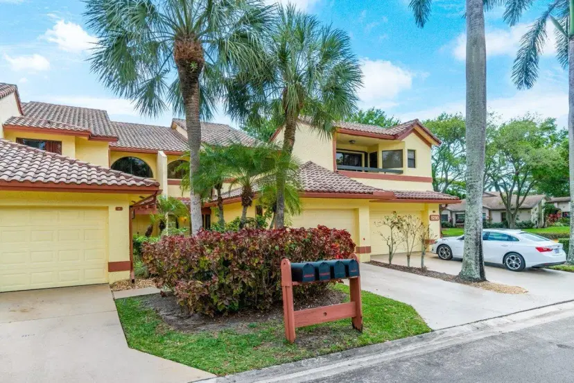 Picture of 5295 10Th Fairway Drive 3, Delray Beach FL 33484
