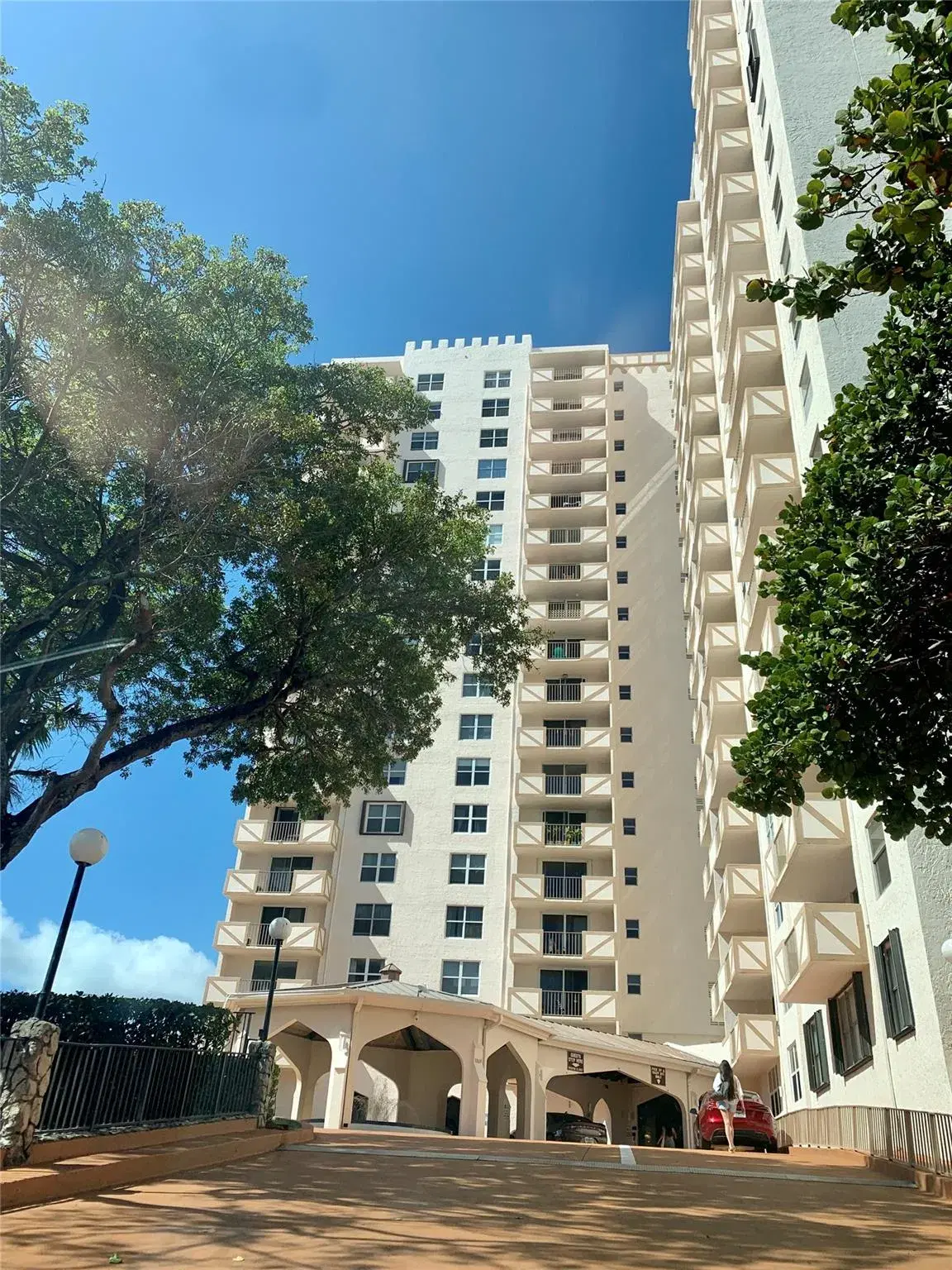 Picture of 1865 S Ocean Dr 20M, Hallandale Beach, FL 33009