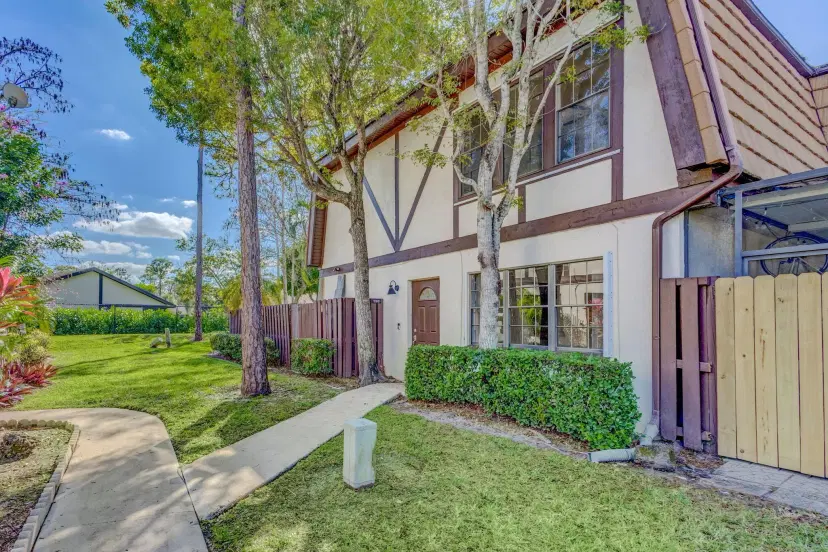 Picture of 128 Weybridge B Circle B, Royal Palm Beach FL 33411