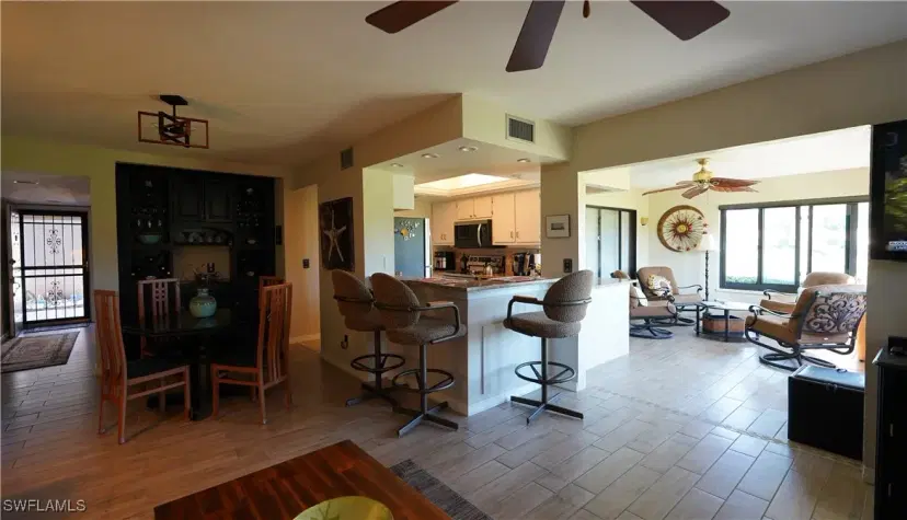 Picture of 5730 Trailwinds Dr 411, Fort Myers FL 33907