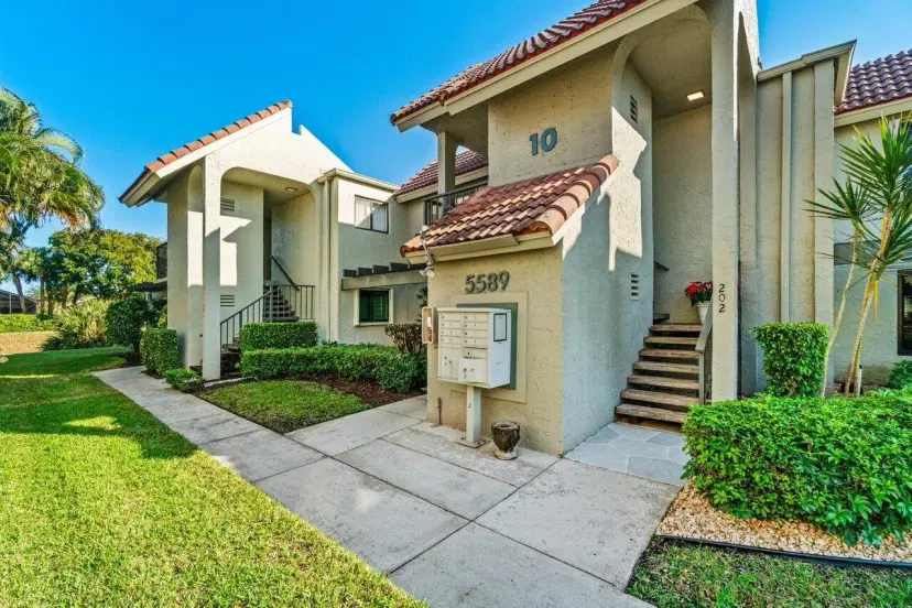 Picture of 5589 Fairway Park Drive 202, Boynton Beach FL 33437