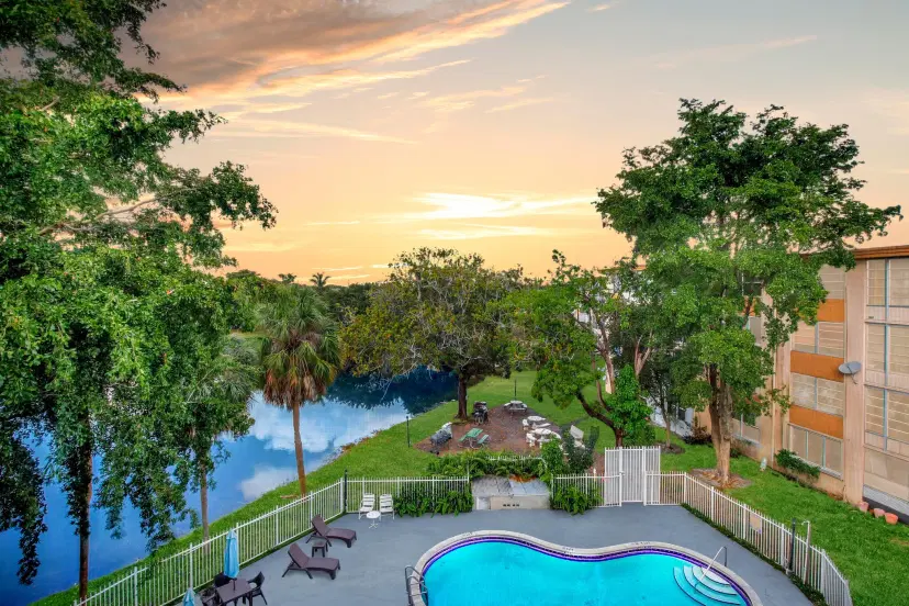Picture of 5275 NW 10Th Court 405, Plantation FL 33313