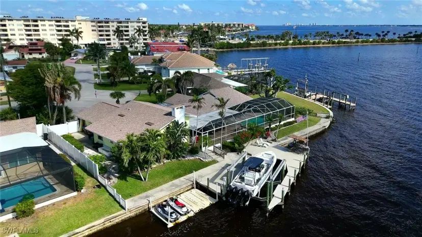 Picture of 1746 Sandy Cir, Cape Coral FL 33904