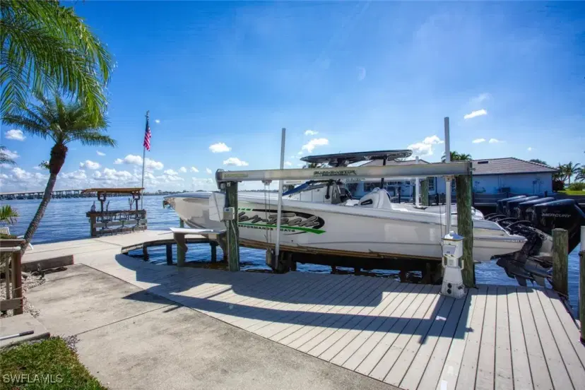 Picture of 1746 Sandy Cir, Cape Coral FL 33904