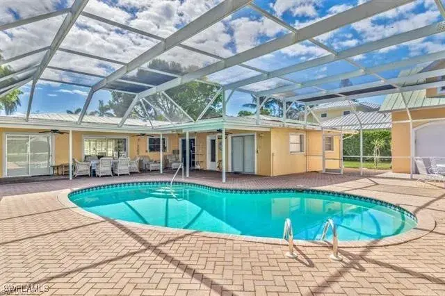Picture of 737 Mooring Line Dr, Naples FL 34102