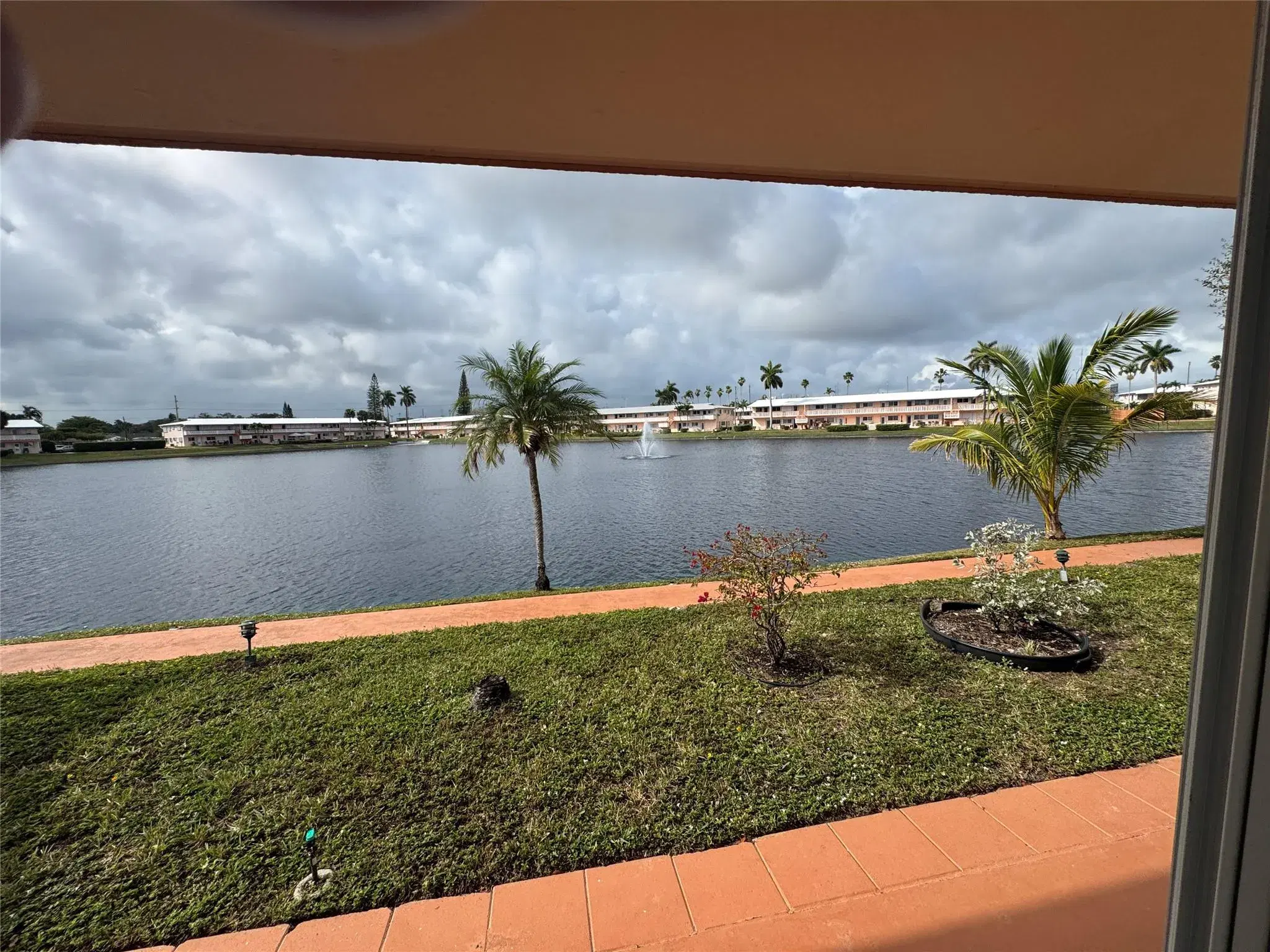 Picture of 900 SW 10Th Ter S-11, Hallandale Beach, FL 33009