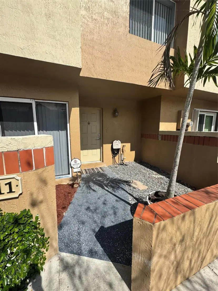 Picture of 7911 NW 7Th Ct 7911, Plantation FL 33324