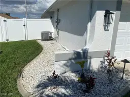 Picture of 207 SE 30Th Ter, Cape Coral, FL 33904