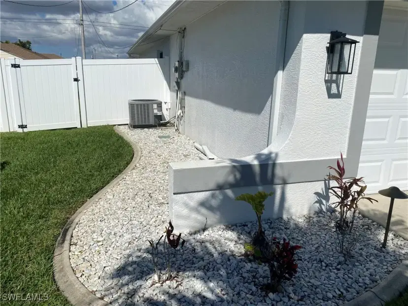Picture of 207 SE 30Th Ter, Cape Coral FL 33904