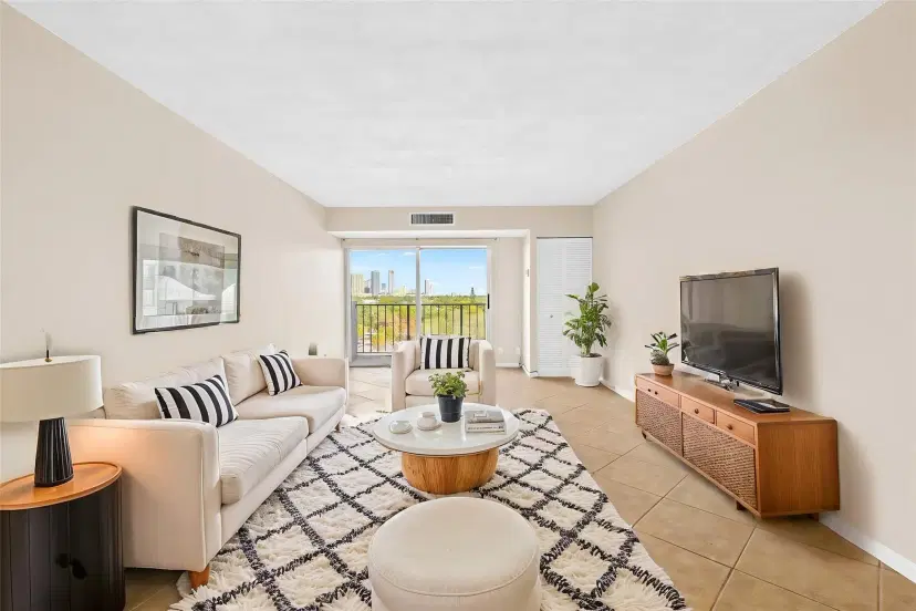 Picture of 1625 SE 10Th Ave 608, Fort Lauderdale FL 33316