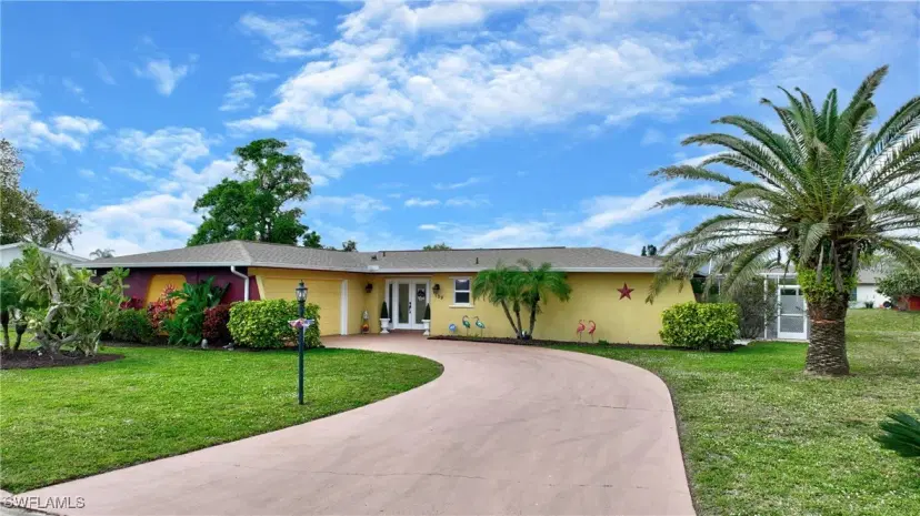 Picture of 139 W Lake Dr, Lehigh Acres FL 33936