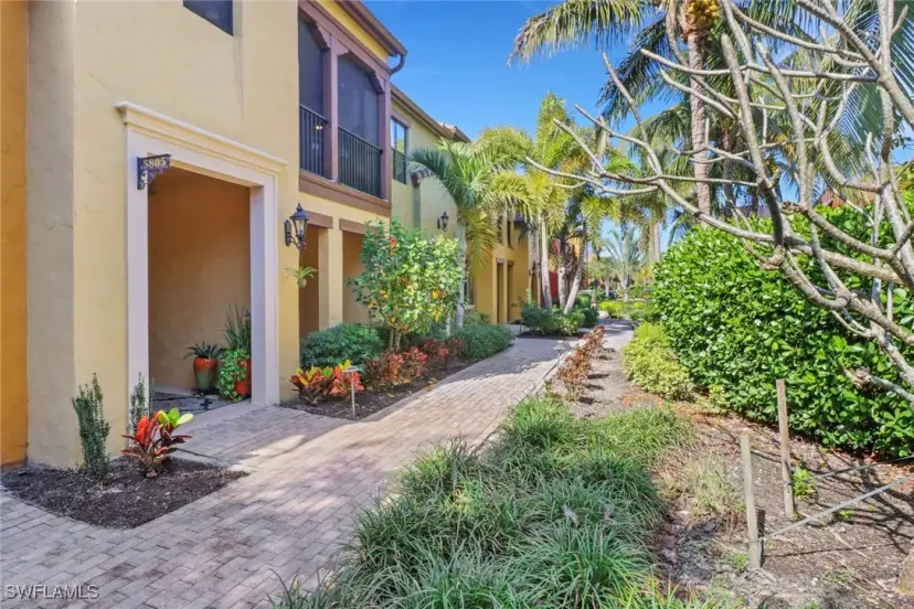 Picture of 9070 Albion Ln N 5805, Naples FL 34113