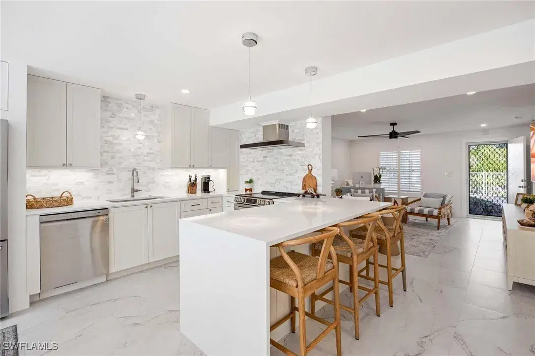 Picture of 1222 Gordon Dr 5, Naples, FL 34102