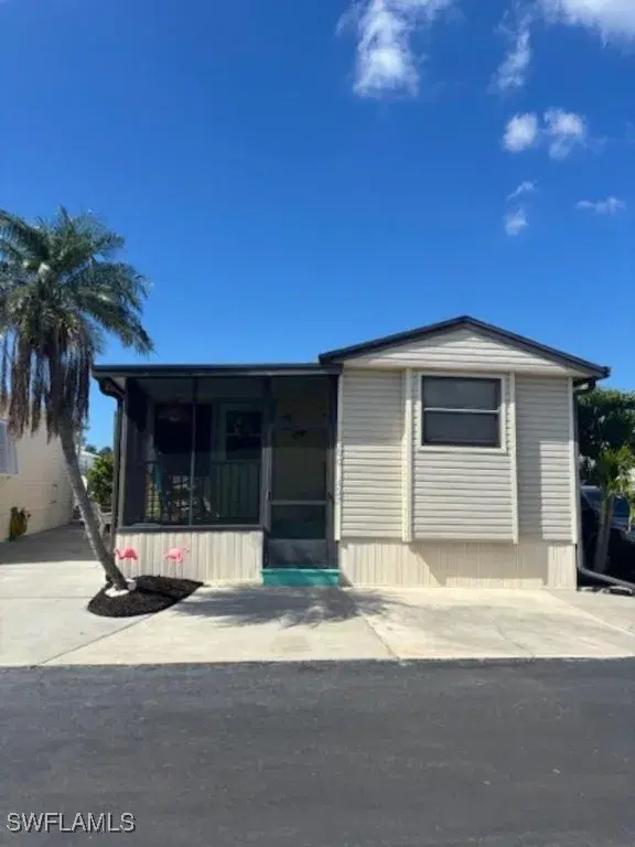 Picture of 16300 Falstaff Ln 427, Fort Myers FL 33908