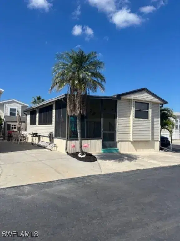 Picture of 16300 Falstaff Ln 427, Fort Myers FL 33908