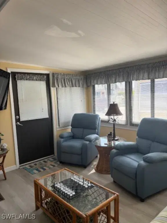 Picture of 16300 Falstaff Ln 427, Fort Myers FL 33908