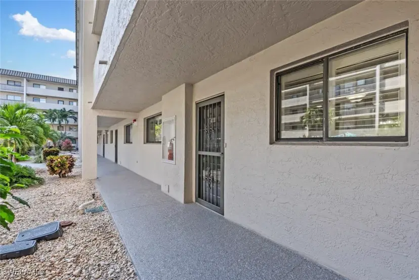 Picture of 2121 Collier Ave 105, Fort Myers FL 33901