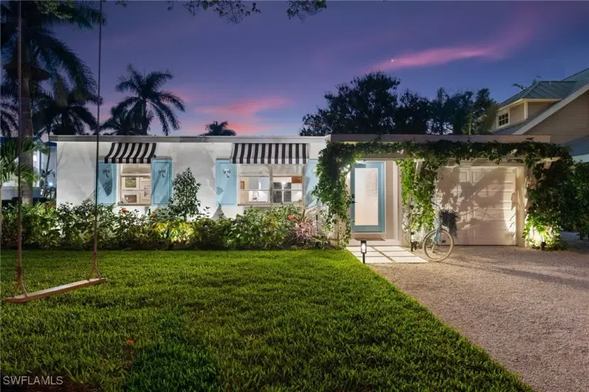 Picture of 692 W Lake Dr, Naples FL 34102