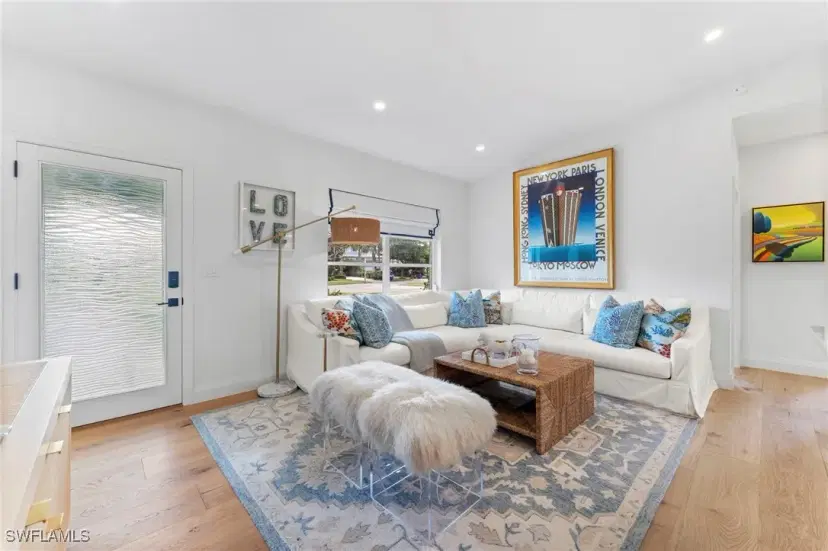 Picture of 692 W Lake Dr, Naples FL 34102