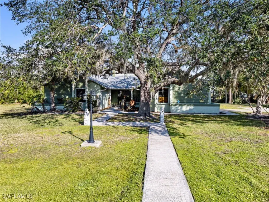 Picture of 15941 Cindy Ct, Fort Myers, FL 33908