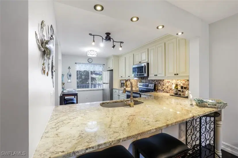 Picture of 3061 Sandpiper Bay Cir J202, Naples FL 34112
