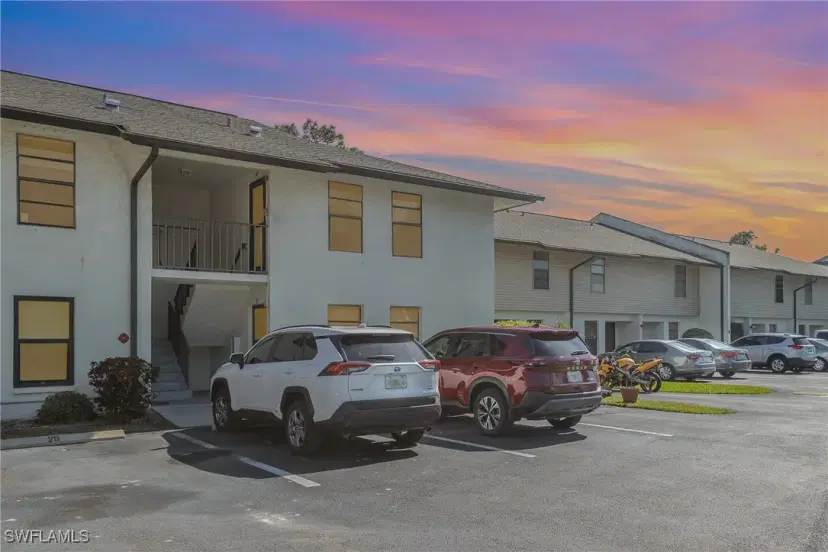 Picture of 2135 Crystal Dr 31, Fort Myers FL 33907