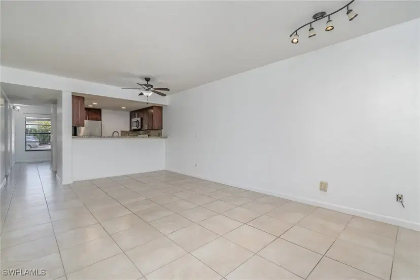 Picture of 2135 Crystal Dr 31, Fort Myers FL 33907