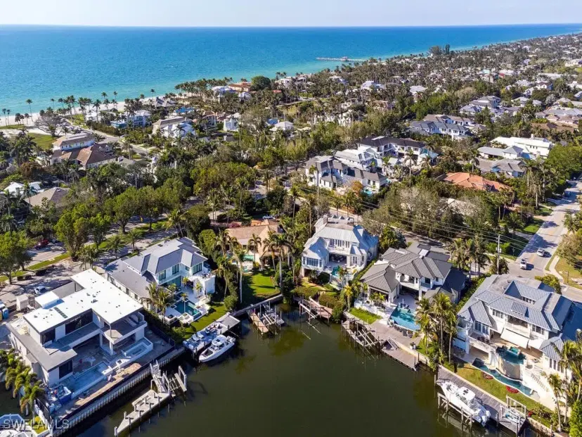 Picture of 1825 Gordon Dr E, Naples FL 34102