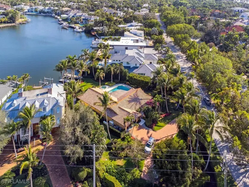Picture of 1825 Gordon Dr E, Naples FL 34102