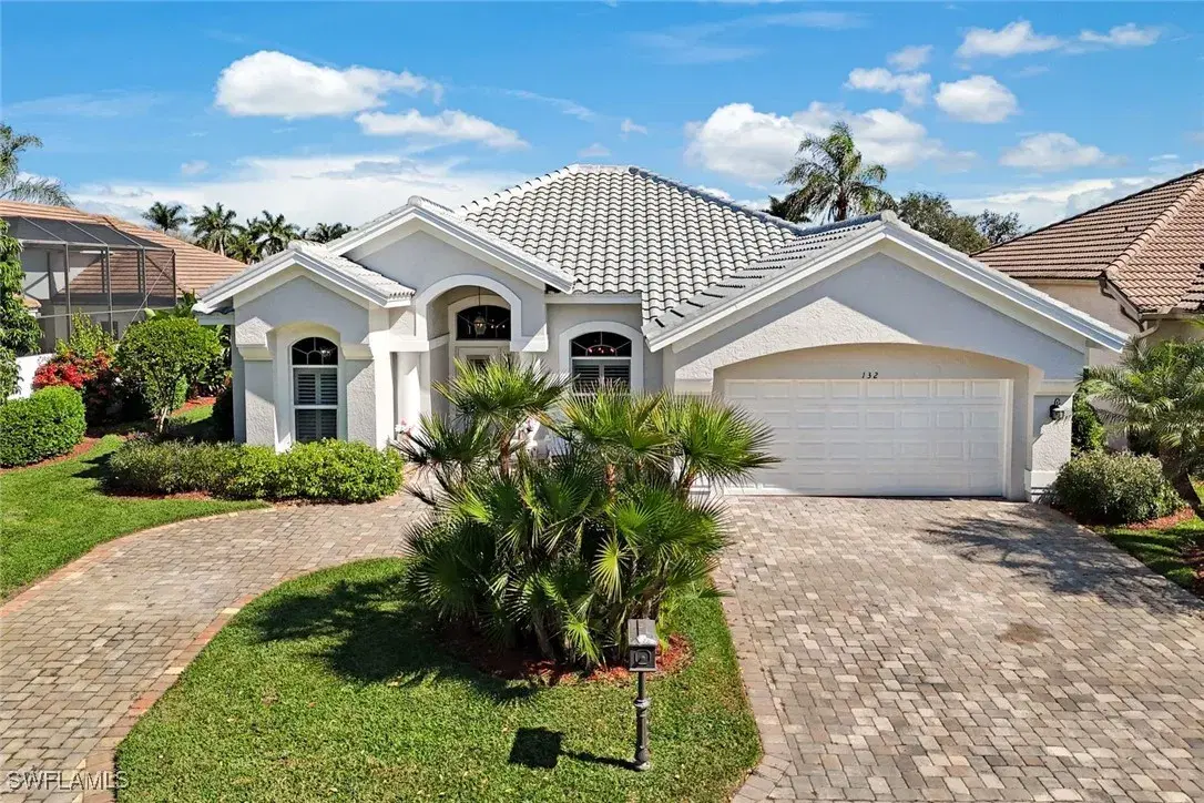 Picture of 132 Spring Lake Cir, Naples, FL 34119