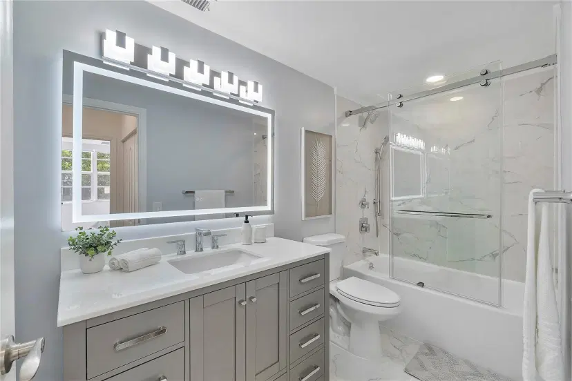 Picture of 19601 E Country Club Dr 7-108, Aventura FL 33180