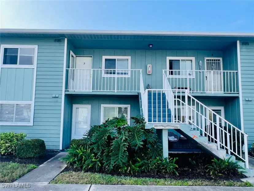 Picture of 134 Cypress Way E 3, Naples FL 34110