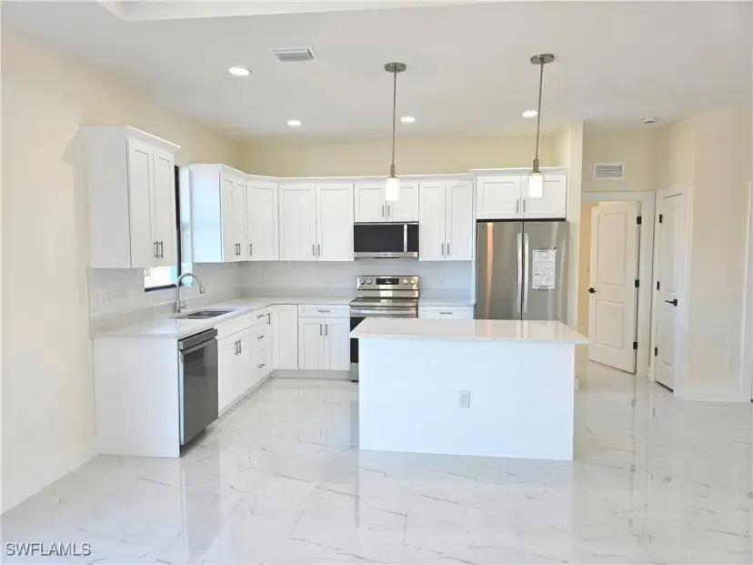 Picture of 6137 Hershey Ave, Fort Myers FL 33905