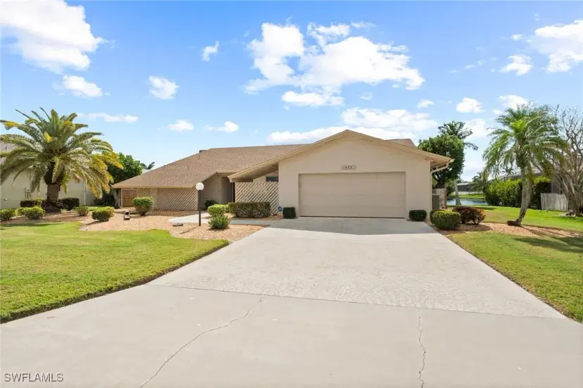 Picture of 872 S Town And River Dr, Fort Myers FL 33919
