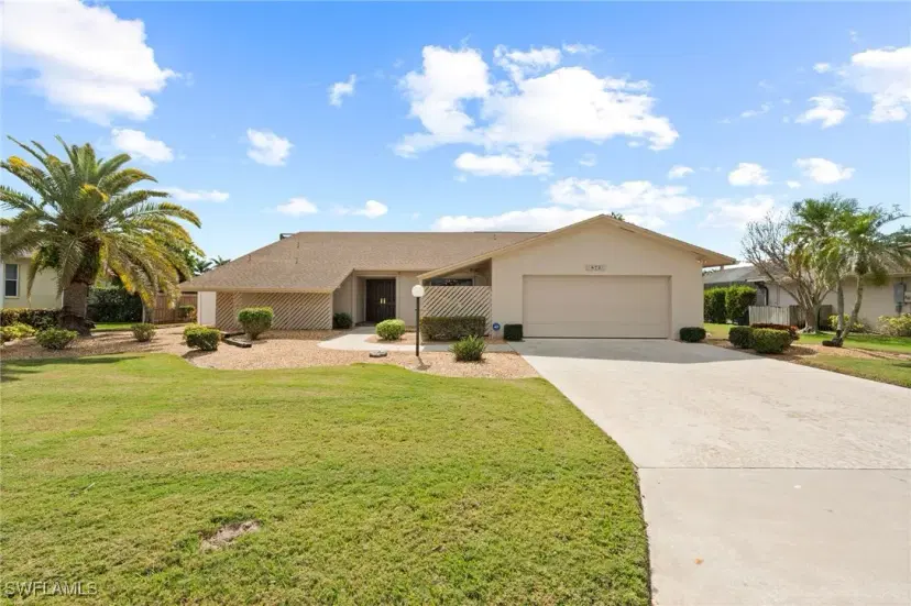 Picture of 872 S Town And River Dr, Fort Myers FL 33919