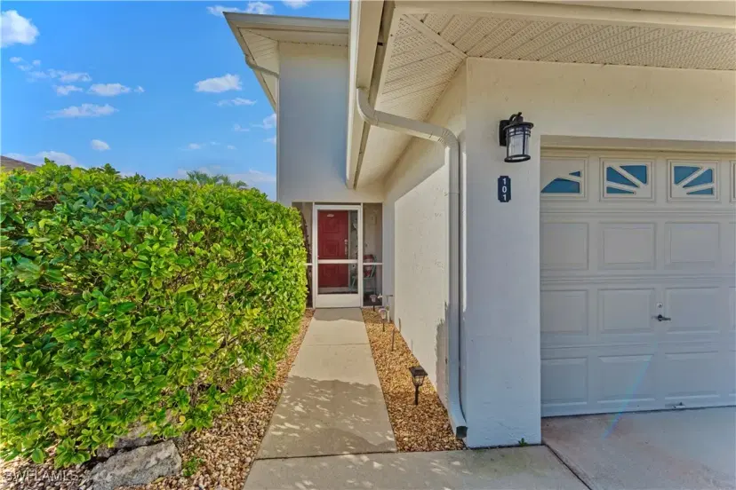 Picture of 1102 SE 39Th Ter 101, Cape Coral FL 33904