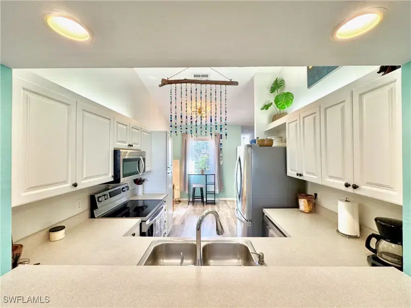 Picture of 330 Robin Hood Cir 201, Naples FL 34104