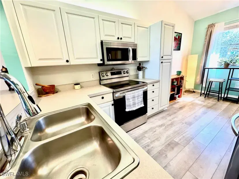 Picture of 330 Robin Hood Cir 201, Naples FL 34104