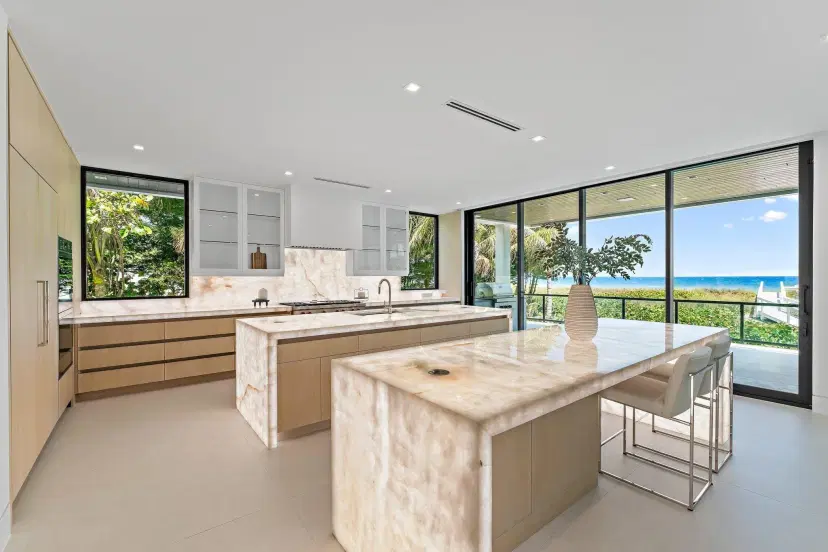 Picture of 75 N Beach Road, Jupiter Island FL 33455
