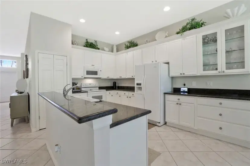 Picture of 1118 Dorchester Ct, Naples FL 34104