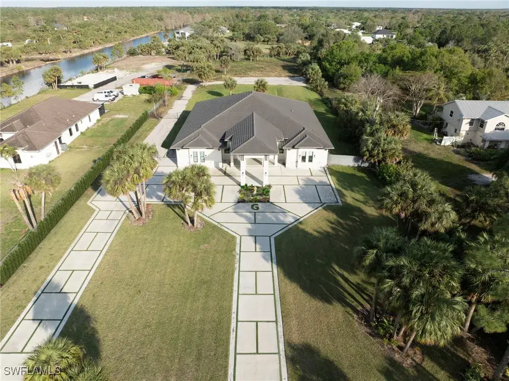 Picture of 866 12Th St Ne, Naples, FL 34120