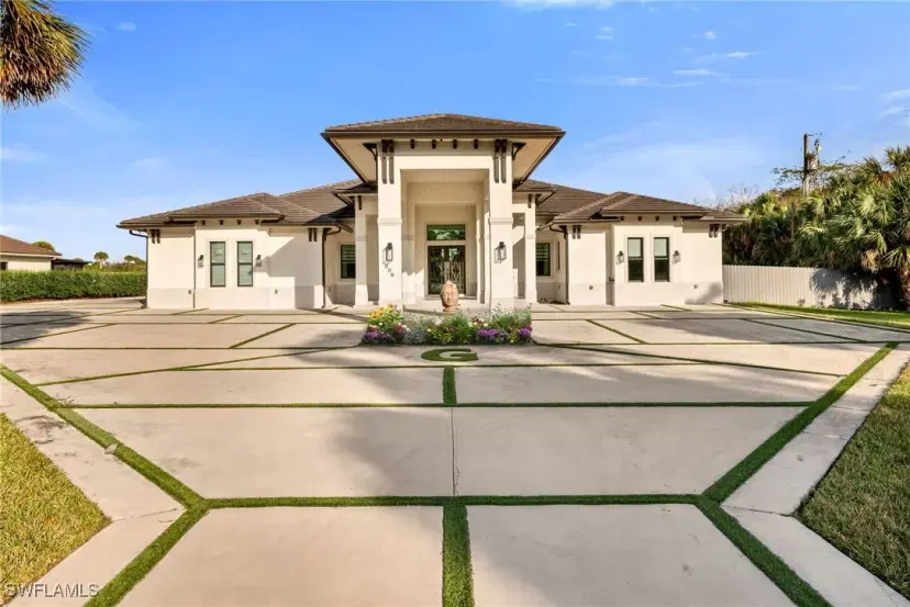 Picture of 866 12Th St Ne, Naples FL 34120