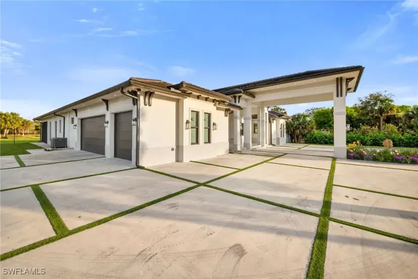 Picture of 866 12Th St Ne, Naples FL 34120