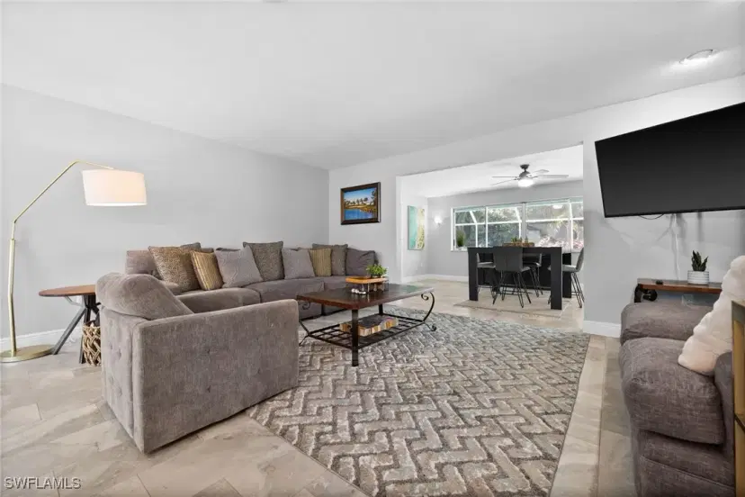 Picture of 169 Briarcliff Ln, Naples FL 34113