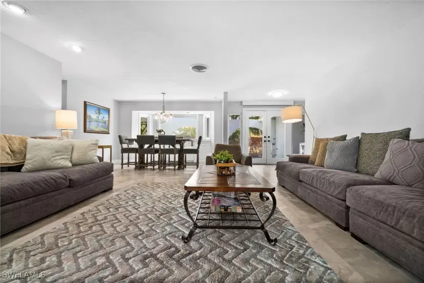 Picture of 169 Briarcliff Ln, Naples FL 34113